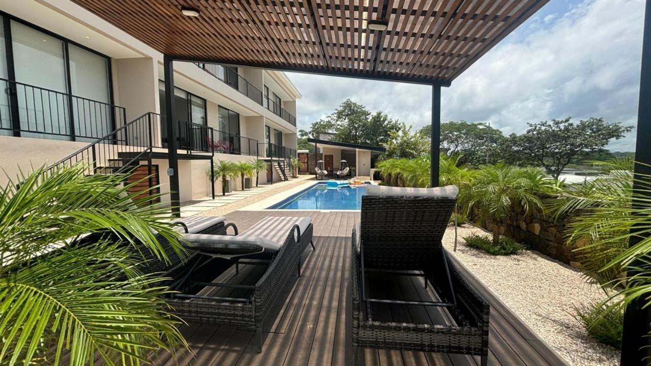 Beach, Prime Location, Fantastic Watersalt Pool & Cold Plunge, Family & Friends Apartment