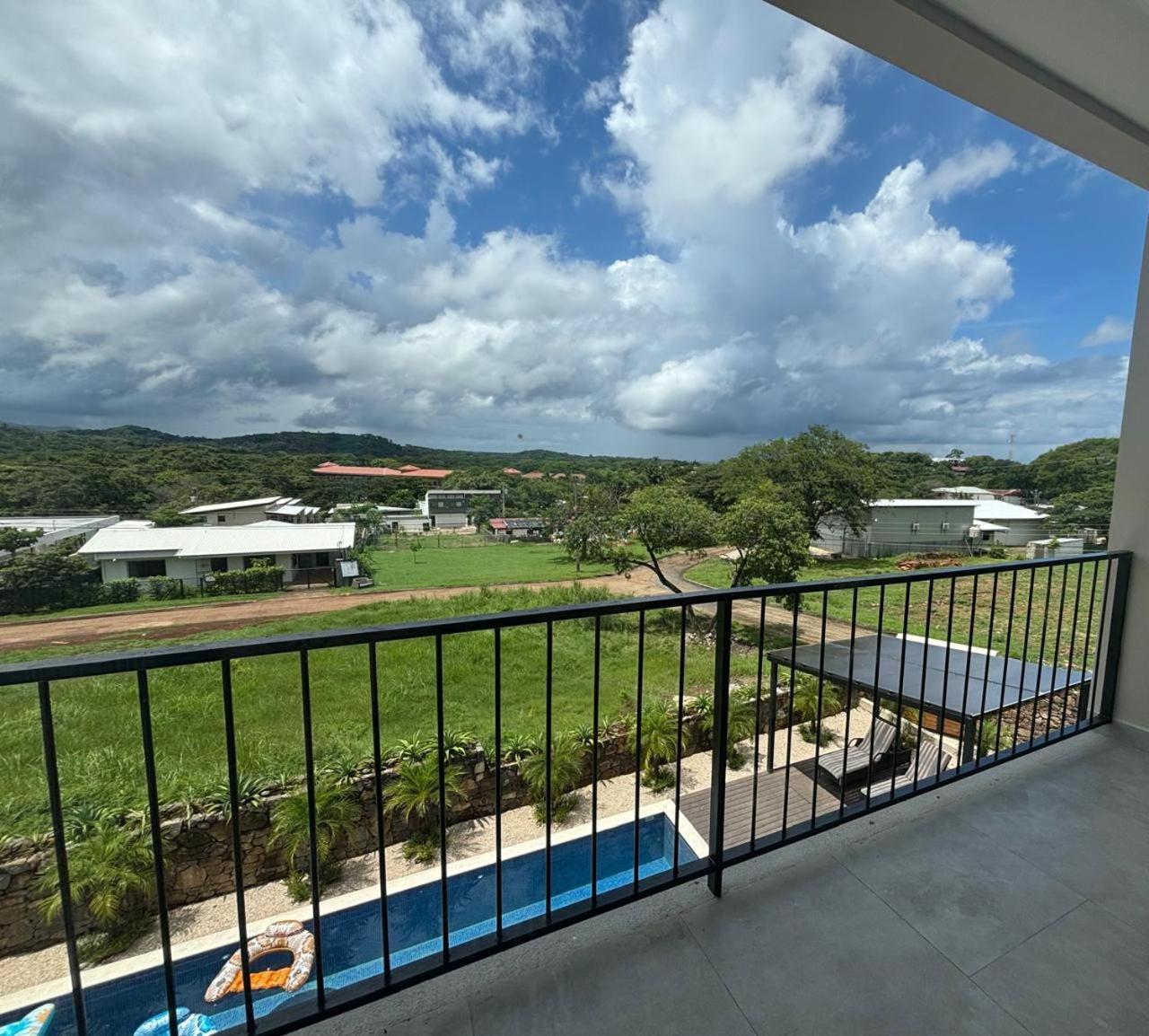 Beach, Prime Location, Fantastic Watersalt Pool & Cold Plunge, Family & Friends Apartment