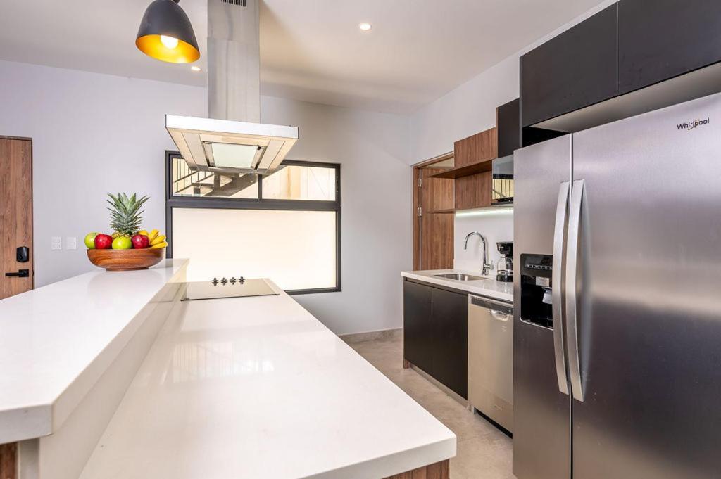 Apartment Beach, Prime Location, Fantastic Watersalt Pool & Cold Plunge, Family & Friends