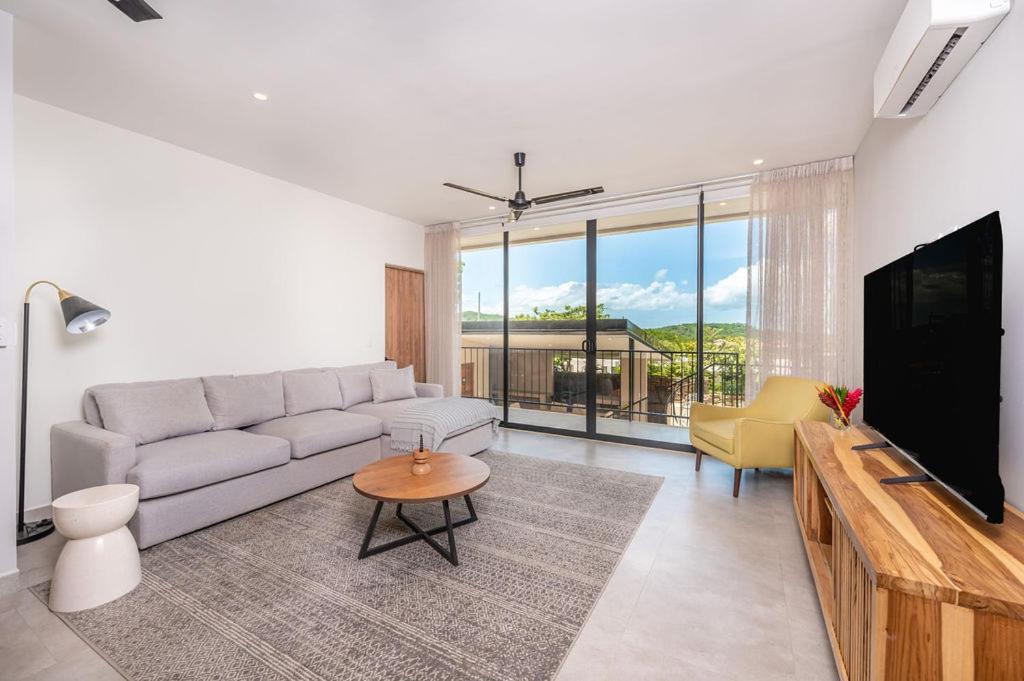 Apartment Beach, Prime Location, Fantastic Watersalt Pool & Cold Plunge, Family & Friends *