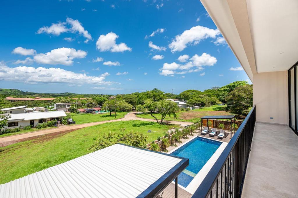 Apartment Beach, Prime Location, Fantastic Watersalt Pool & Cold Plunge, Family & Friends *