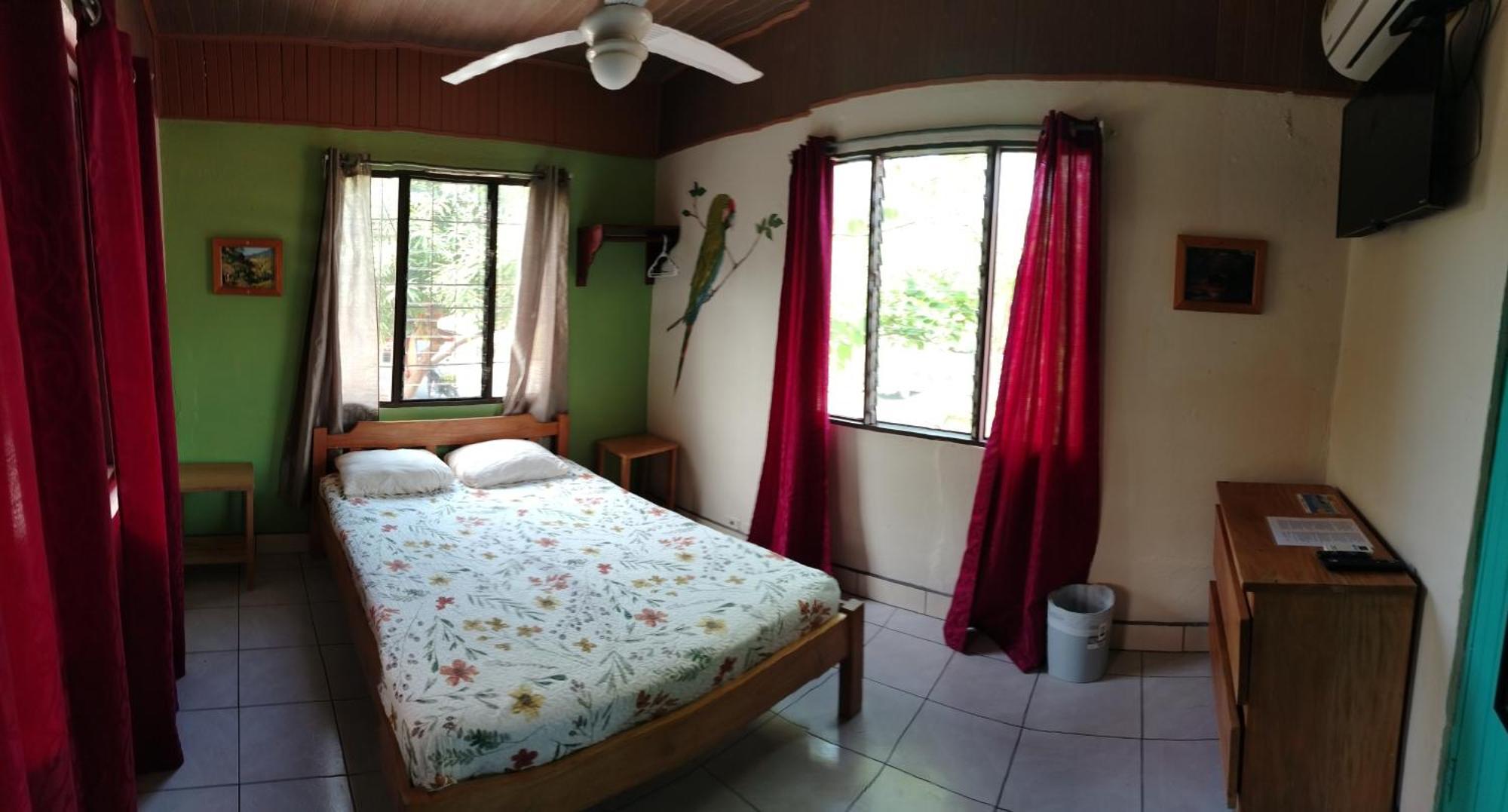 Hotel Blue Iguana 3*