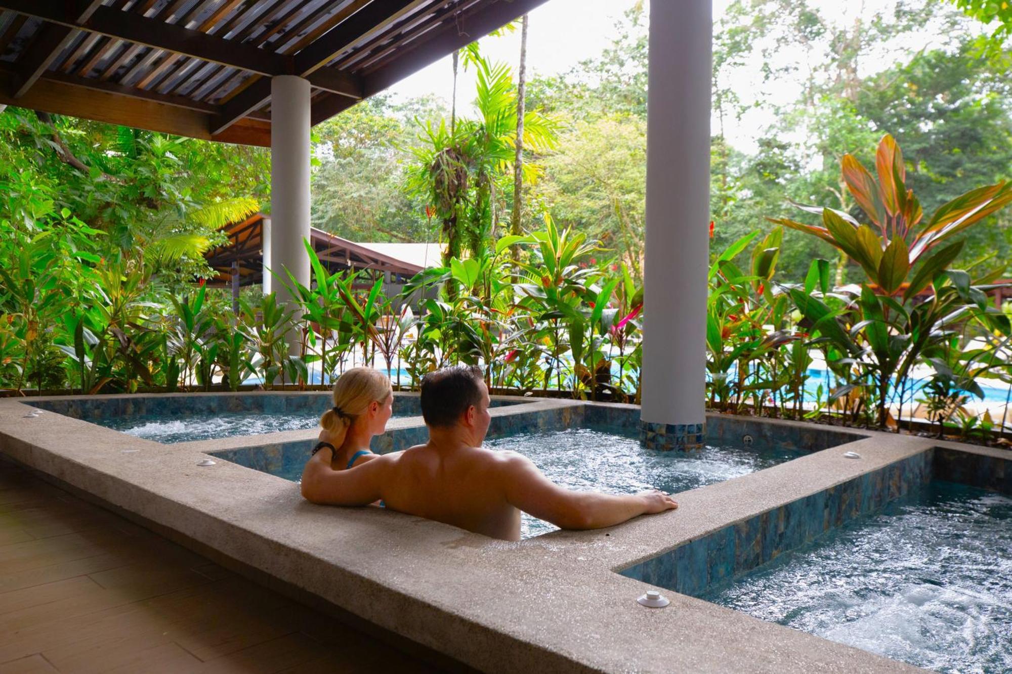 Aninga Lodge *