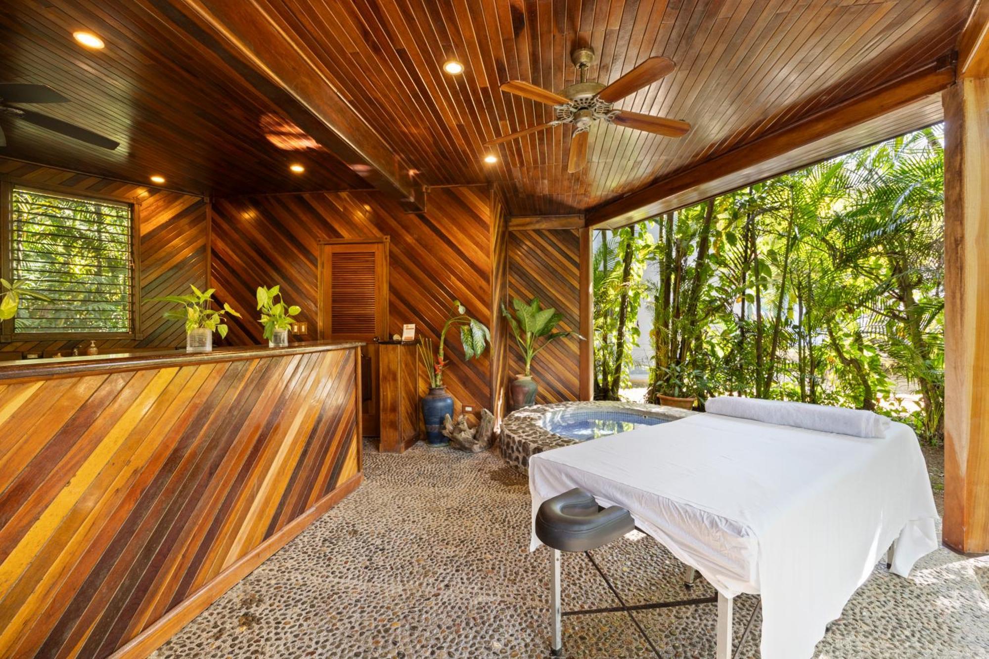 Hotel Tropical Resort- Adults Only