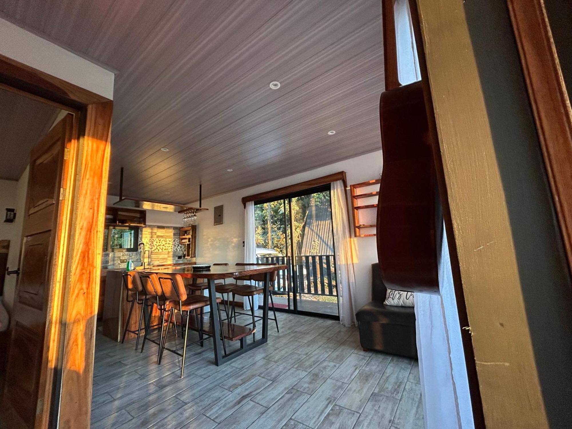 Athila Ecolove * Monteverde