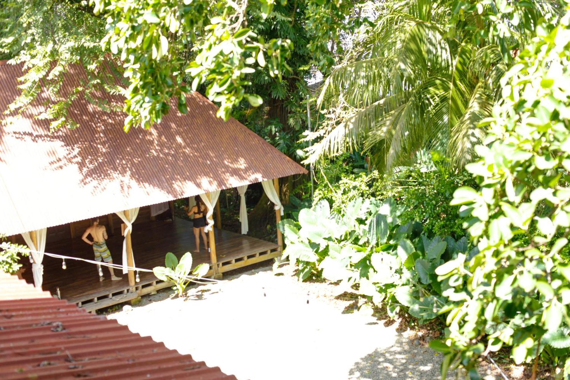 & Agapi Puerto Viejo