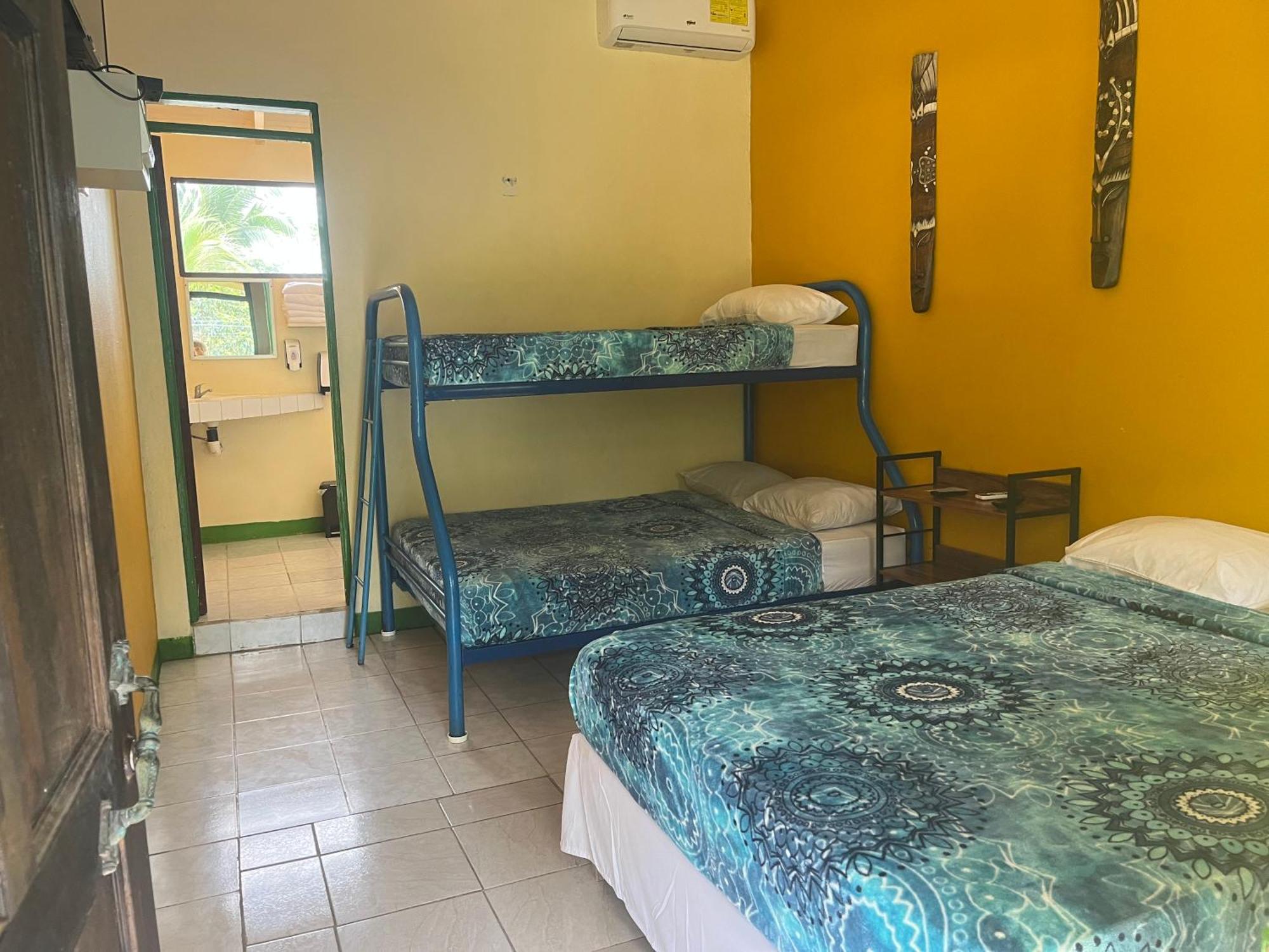 Cabinas Caribe *