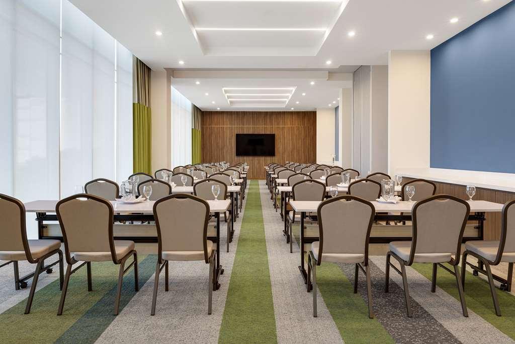 Hilton Garden San Jose Airport Mall