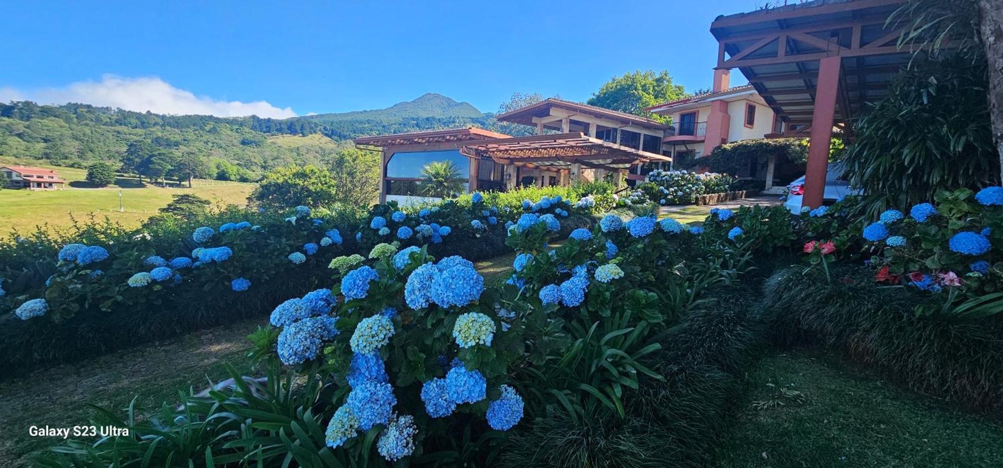 Hotel Finca Paraiso Mountain Retreat Near San Jose Airport 5*