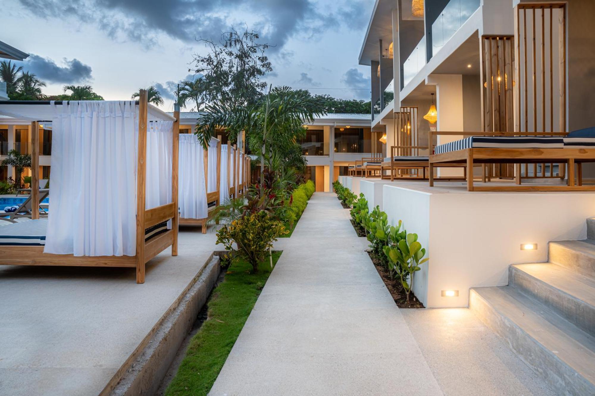 Hotel Lia Beachfront *