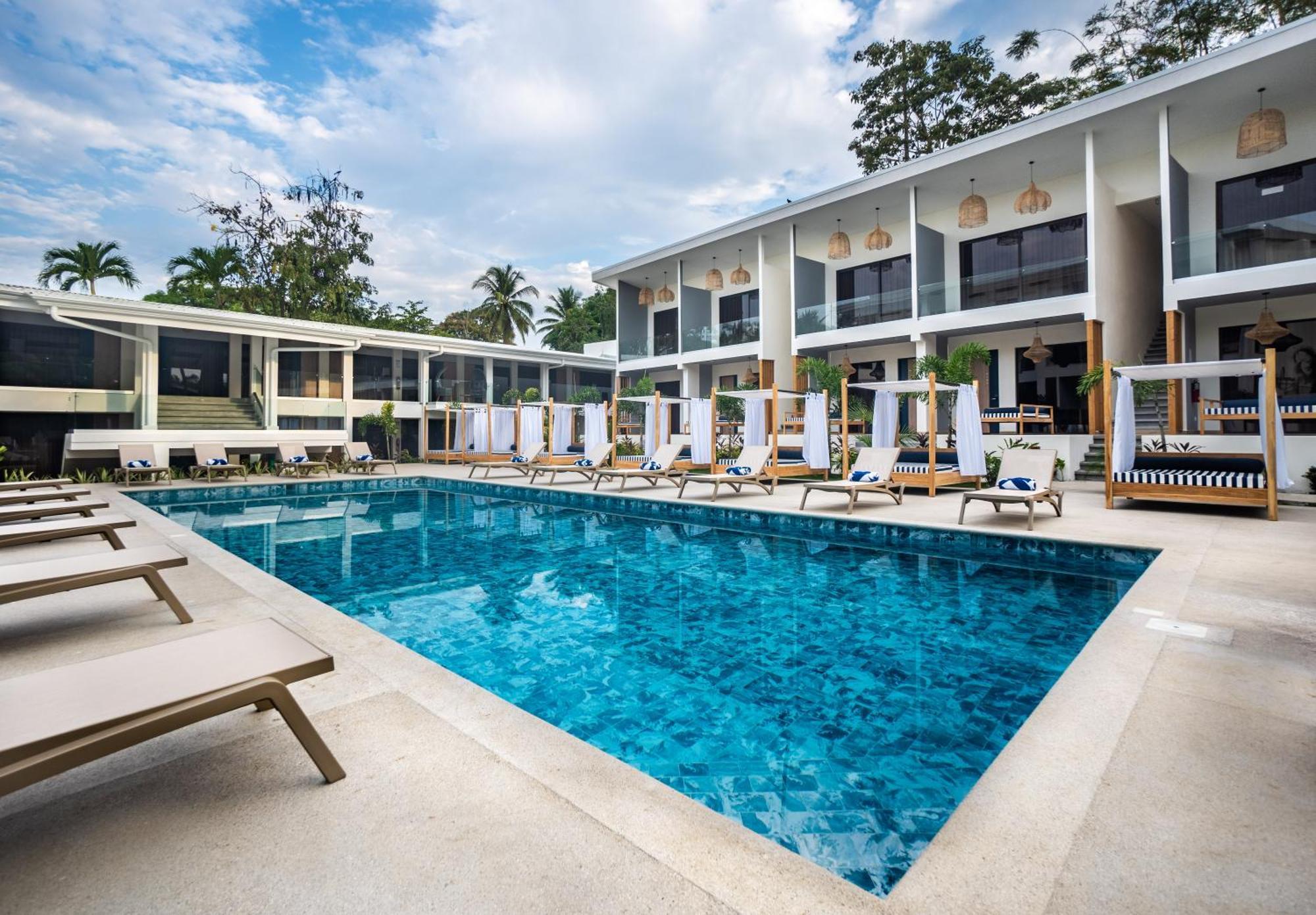 Lia Beachfront Hotel