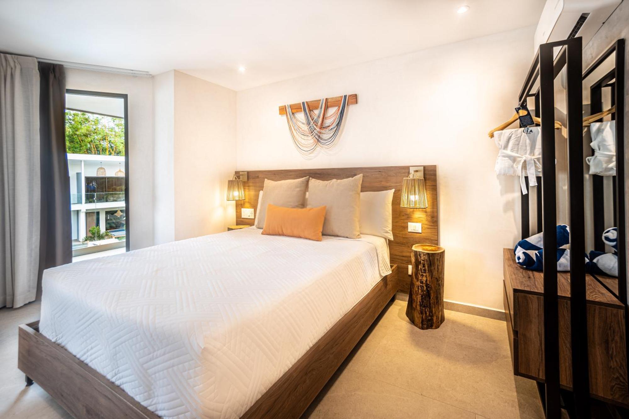 Lia Beachfront Hotel *