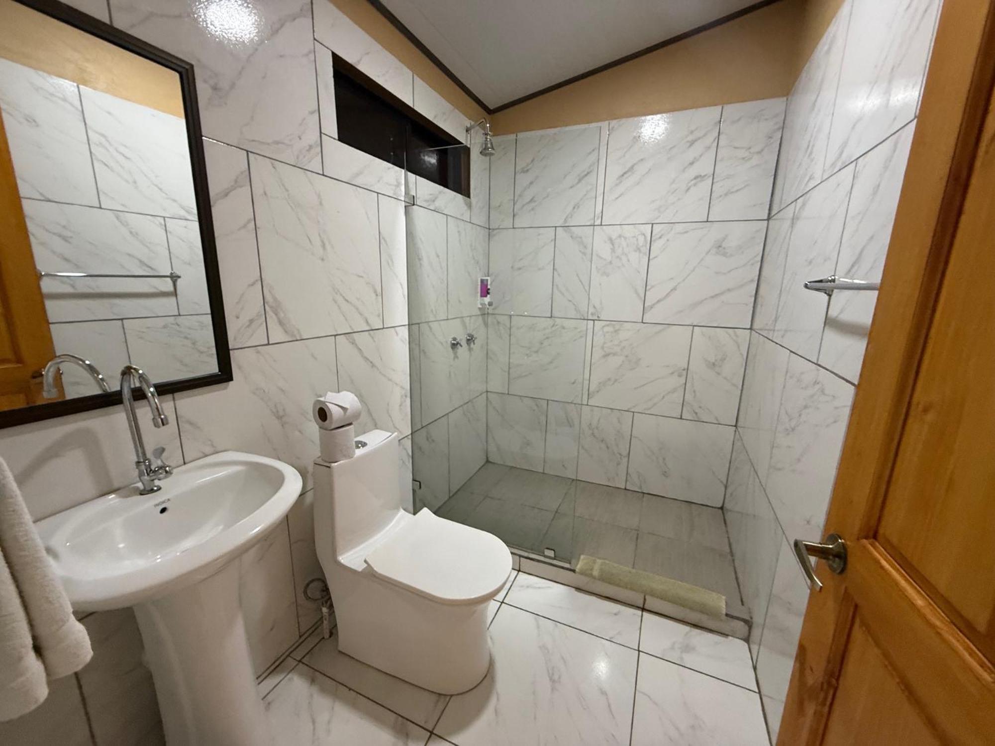 Uran Hotel *