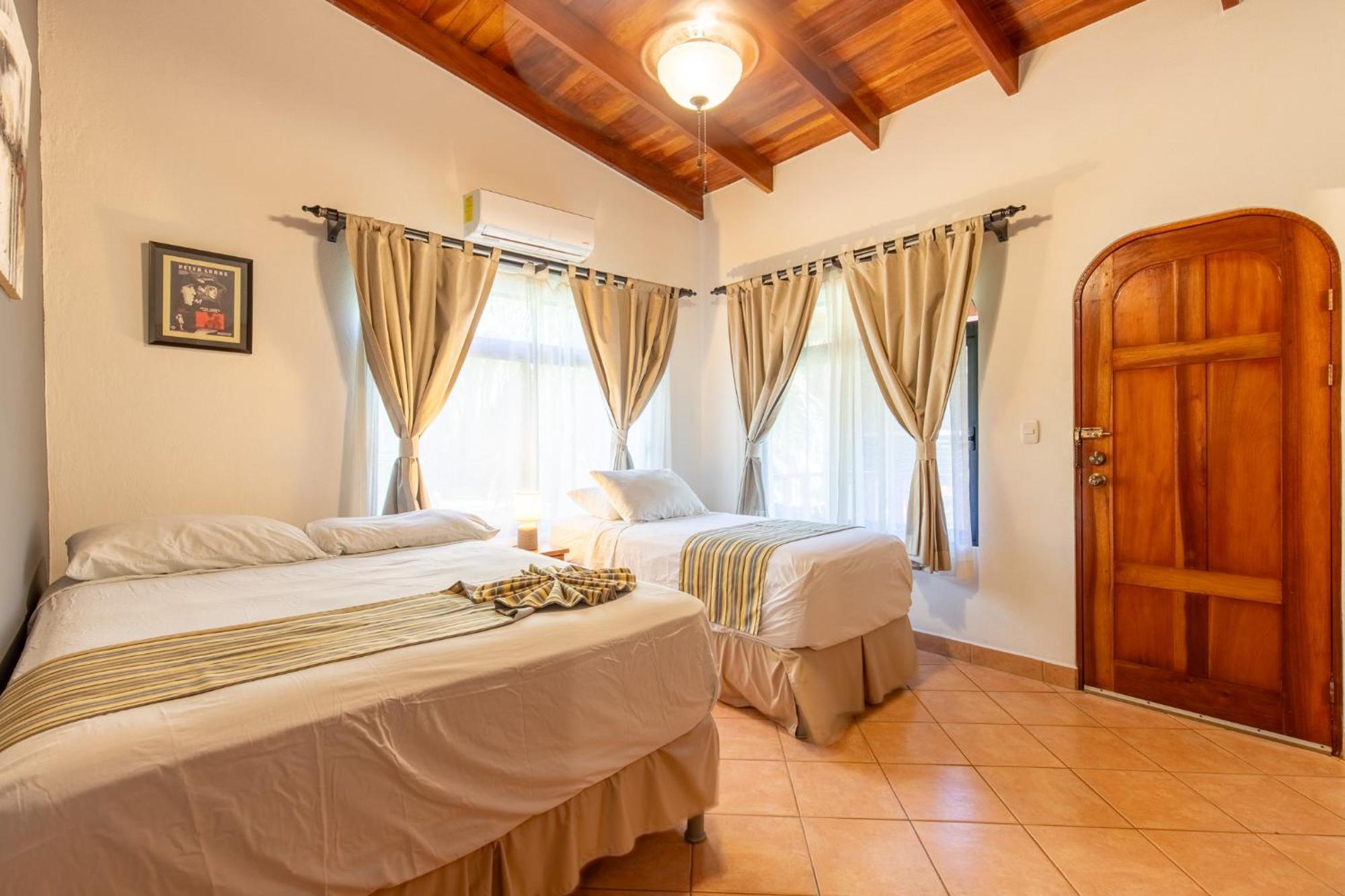 Tortuga Lodge