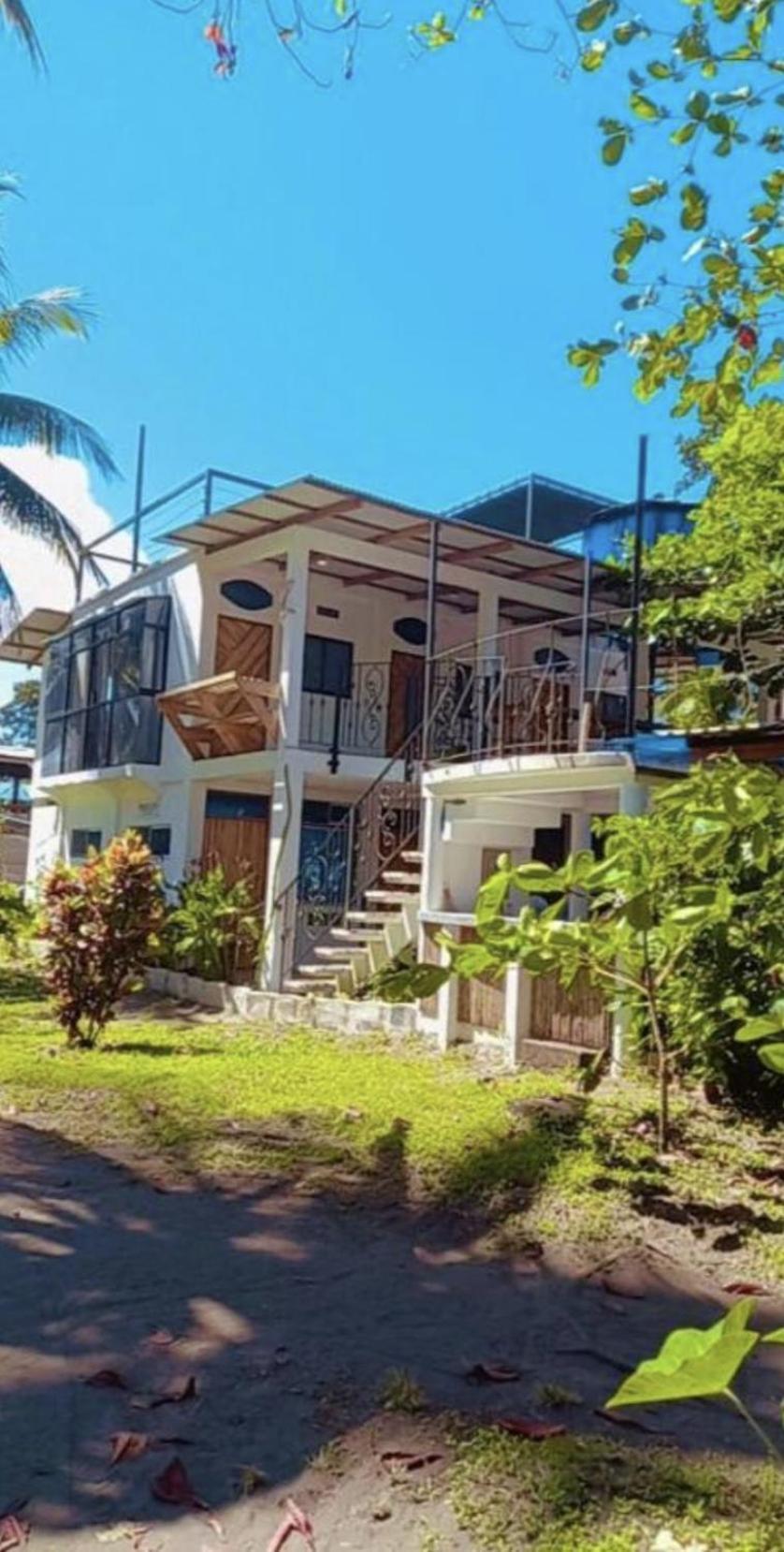 Pura Natura Beachfront Guest house