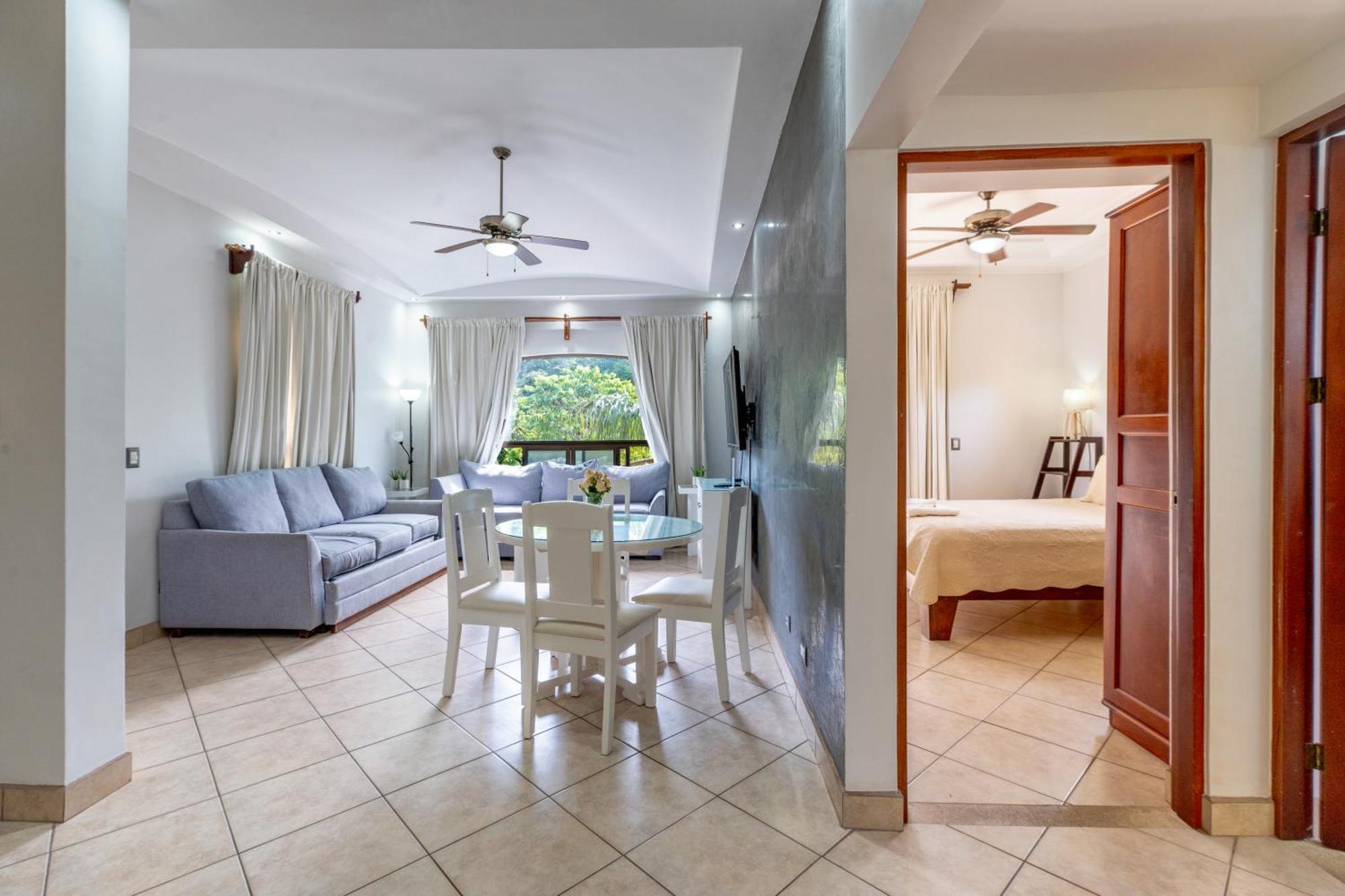 The Oaks Pool Front Fast Wifi Apartment Tamarindo