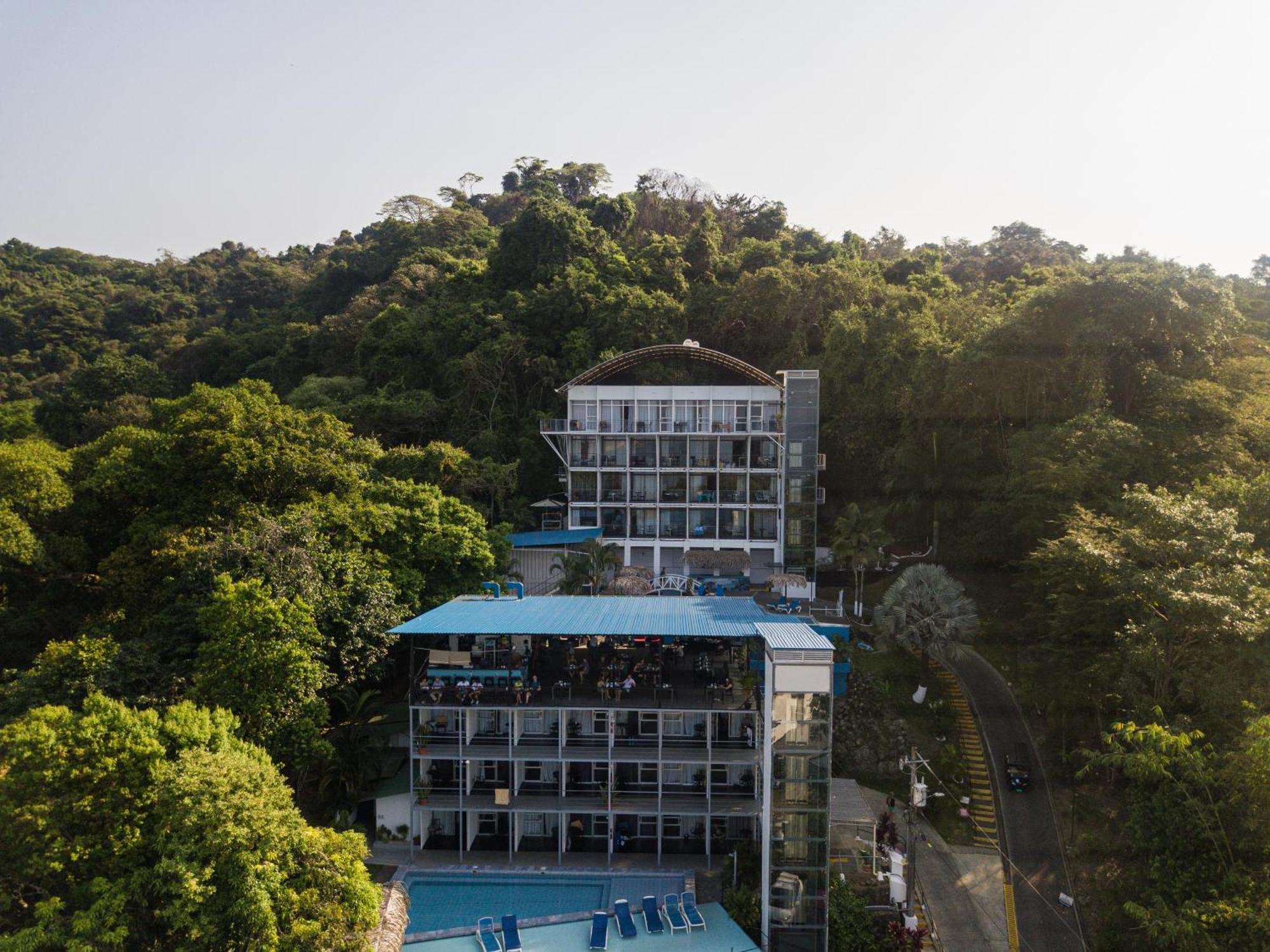 El Faro Containers Hotel 3*