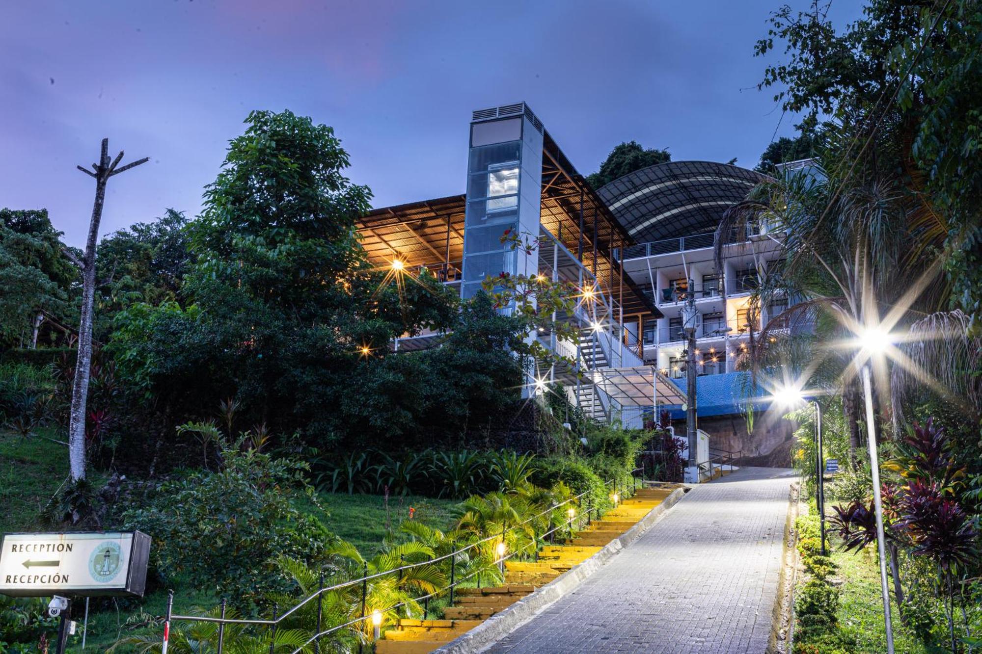 El Faro Containers Hotel 3*