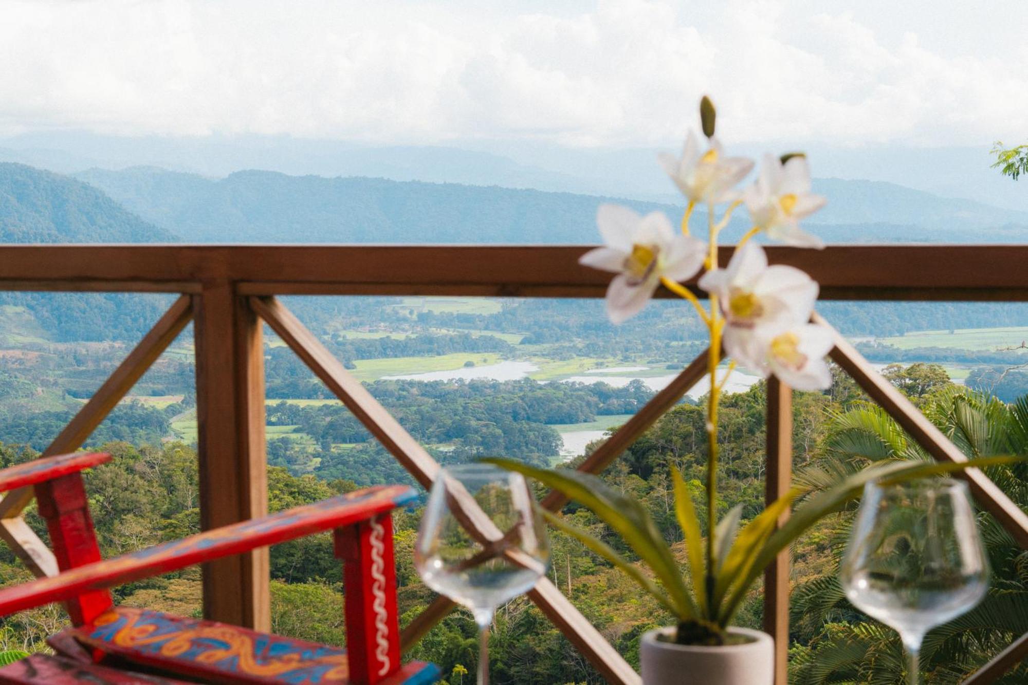 Glamping Renacer Vistas Turrialba, Paris Capsule hotel Turrialba