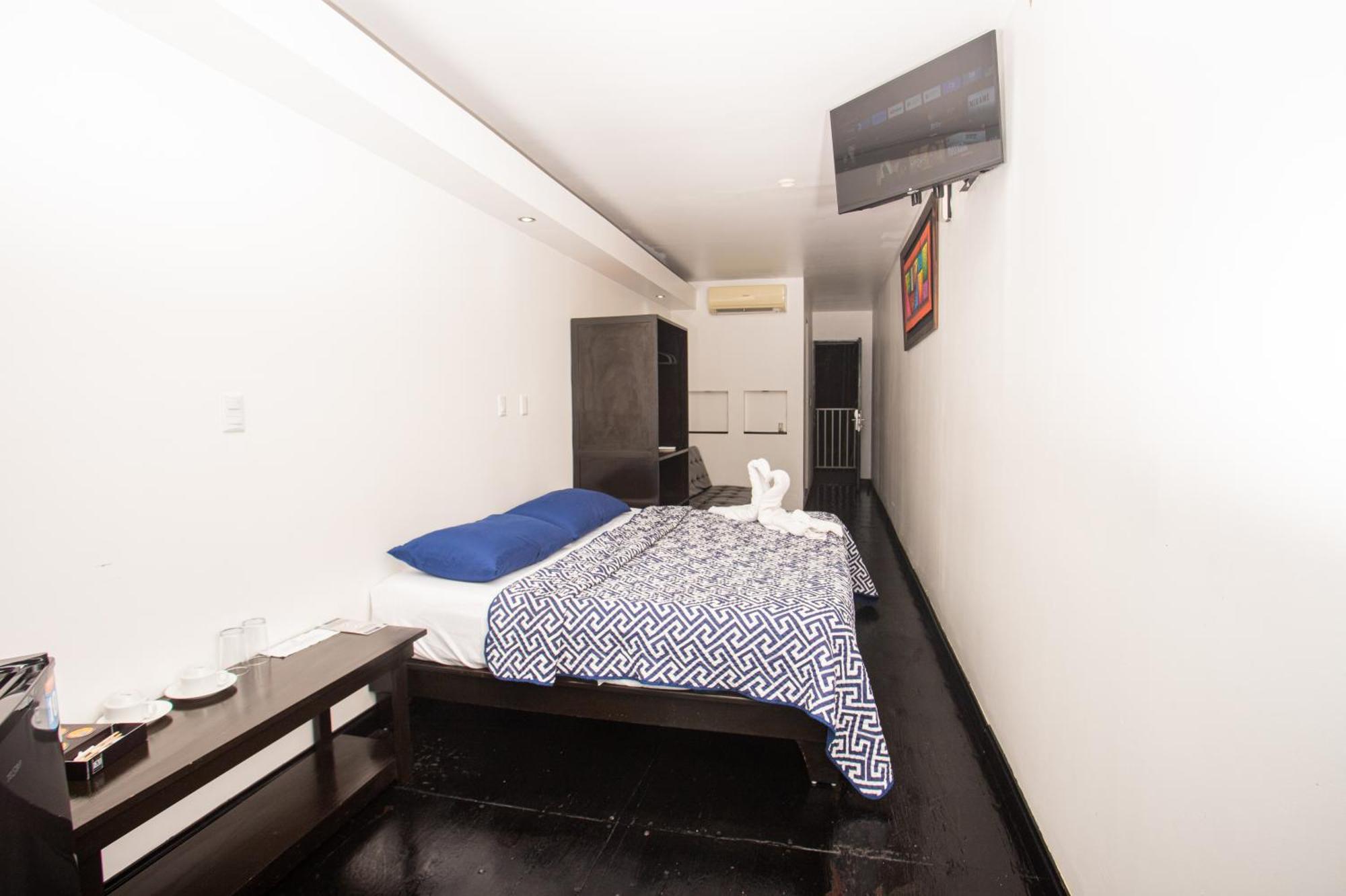 El Faro Containers Hotel 3*