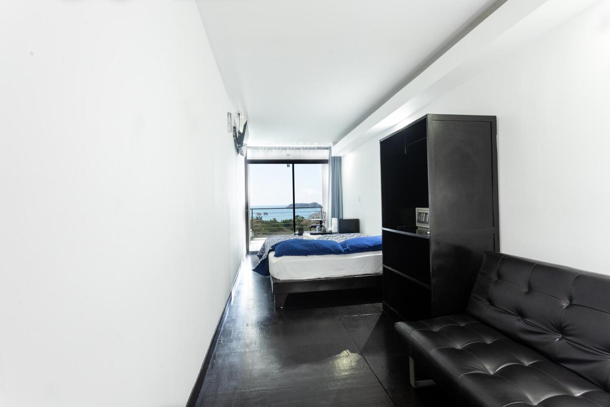 Hotel El Faro Containers