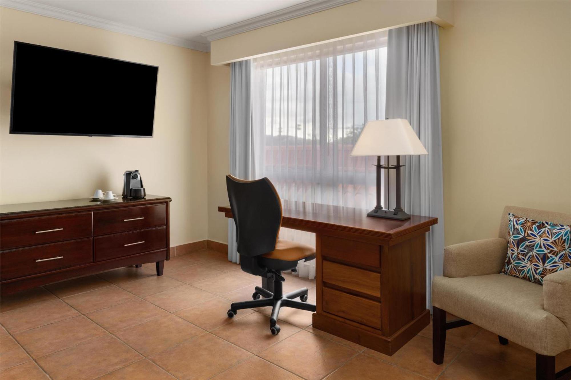 Hilton Cariari Doubletree - Costa Rica Hotel