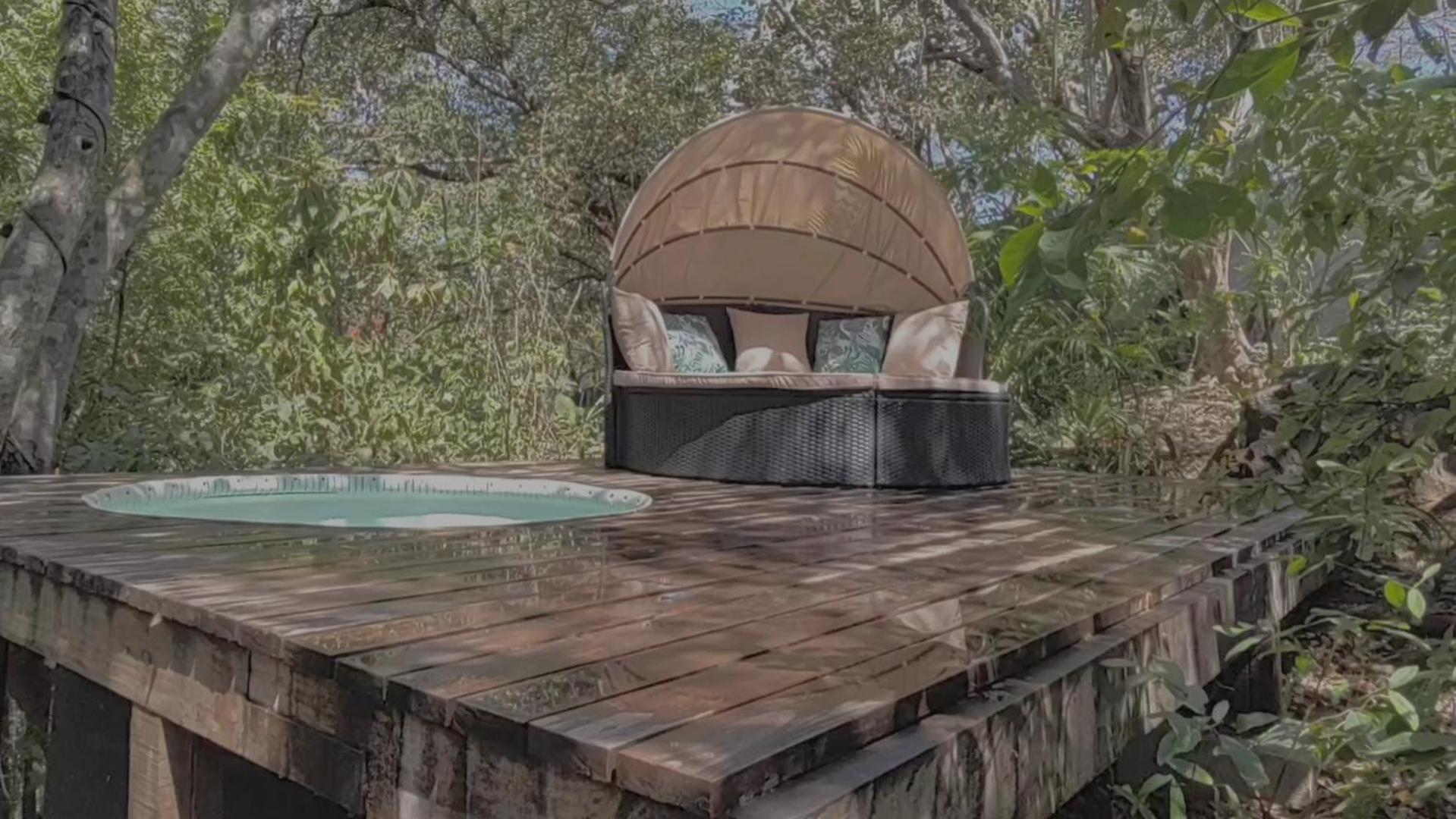 Luxury tent Cocolhu Treehouse & Ocean View