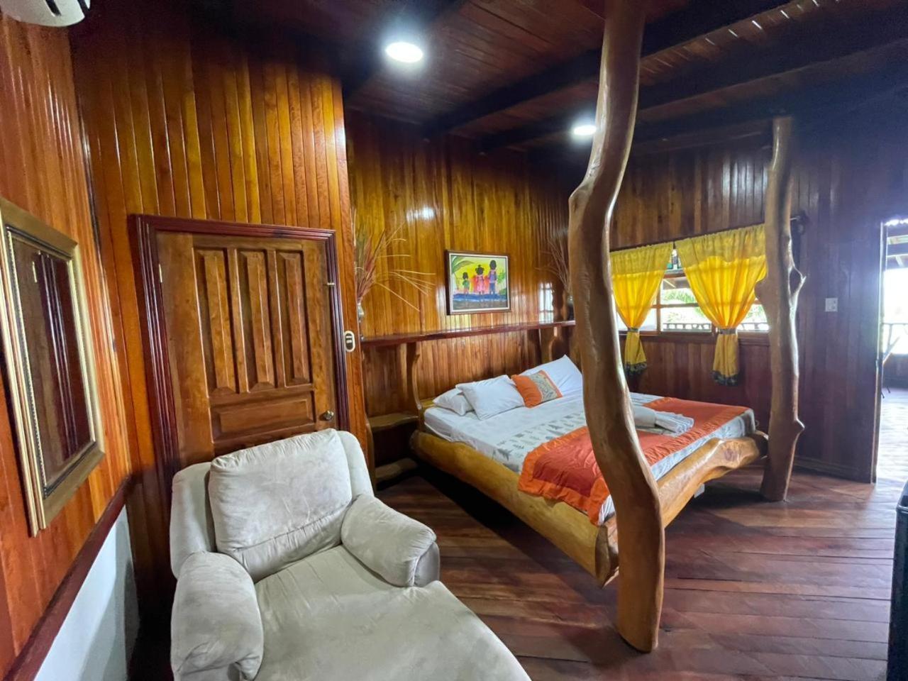La Isla Puerto Viejo de Talamanca