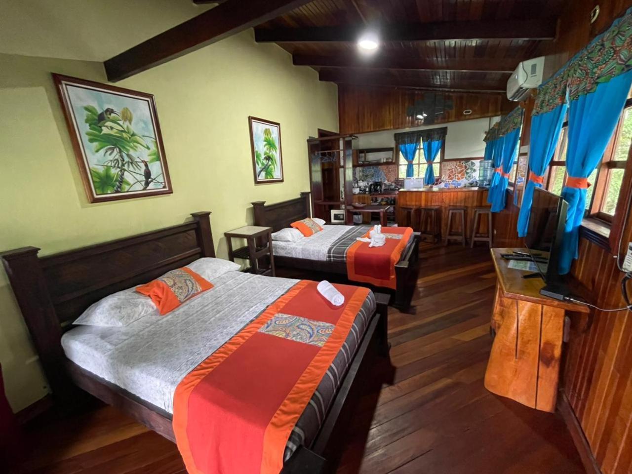 Hotel La Isla 2*