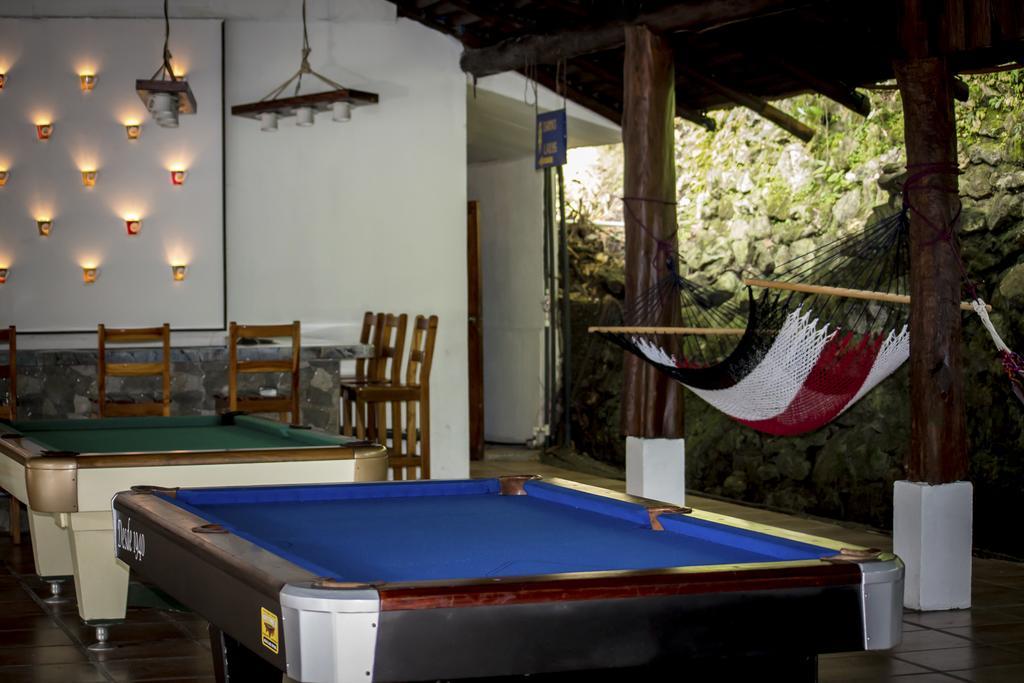 Manuel Antonio Hostel Resort *