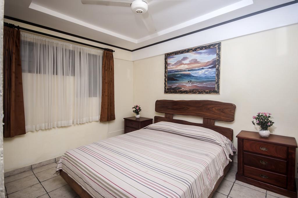 Cadillac Rock Hotel 2*