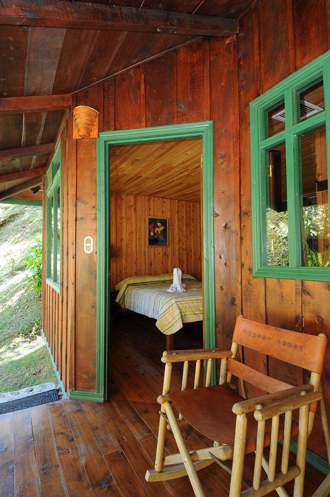 Lodge Trogon