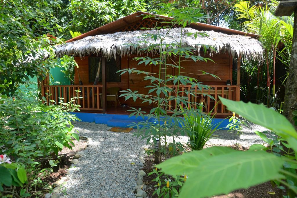 Casitas Flores Puerto Viejo de Talamanca