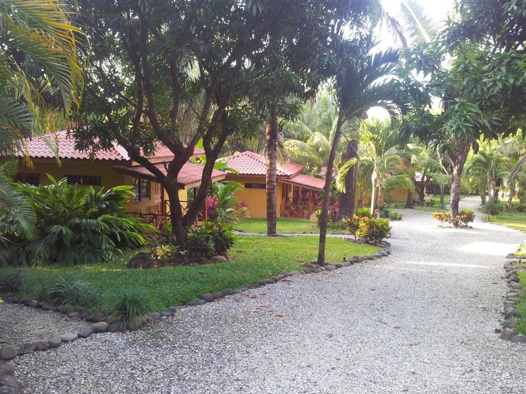 Esencia And Playa Santa Teresa (Puntarenas)