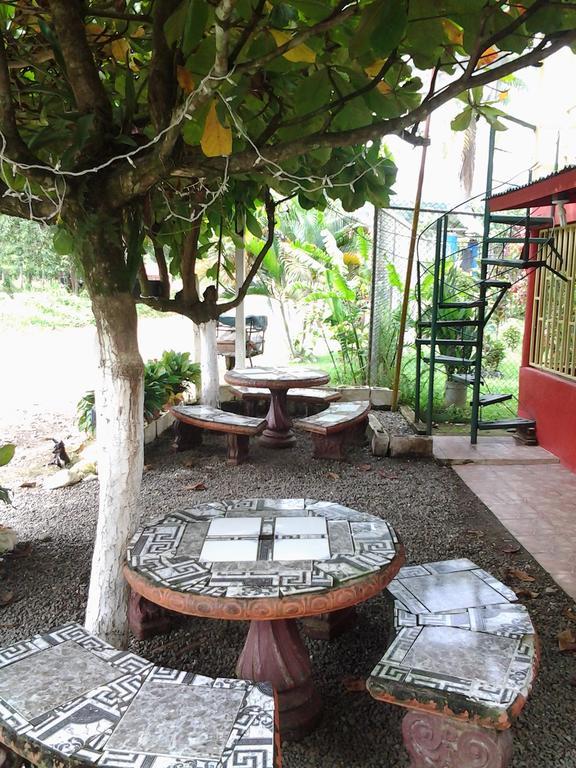 Hotel La Ballena Roja And Cafe *
