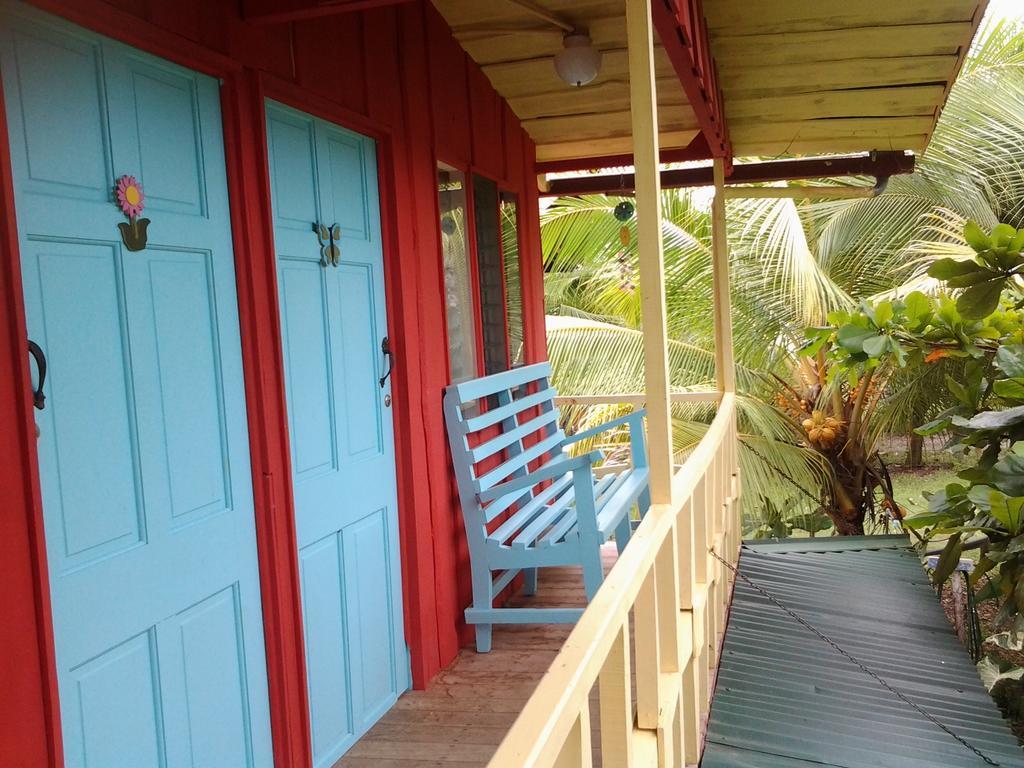 La Ballena Roja And Cafe * Uvita