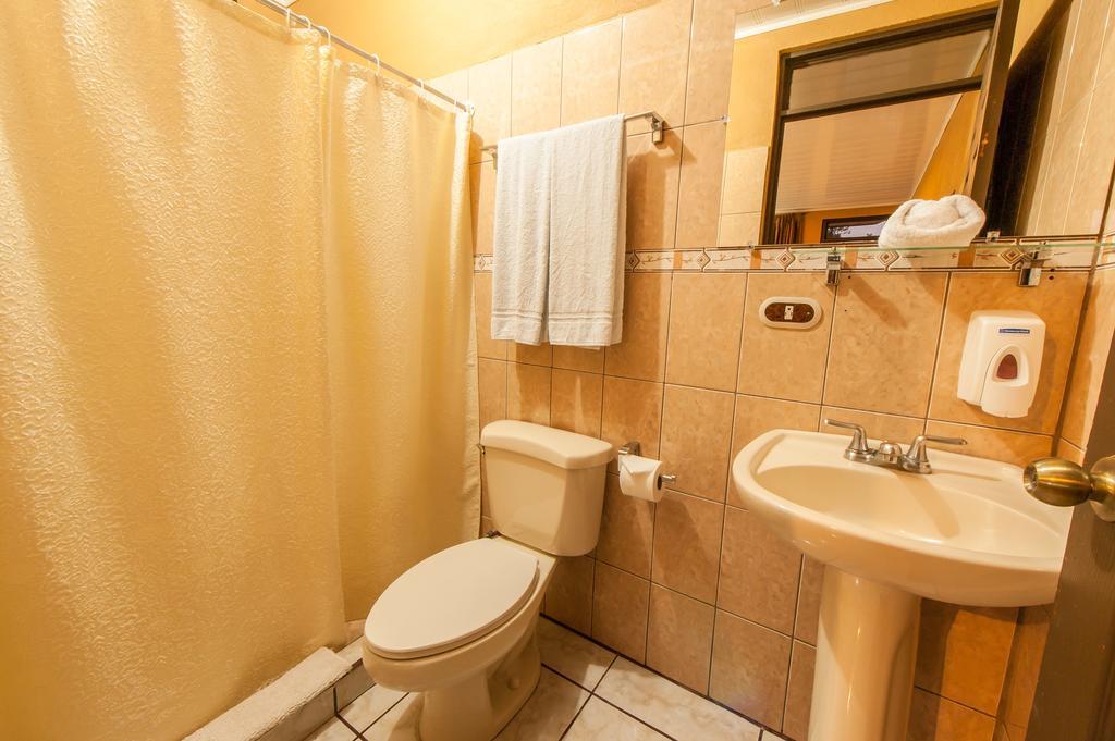 Bed & Breakfast Cabinas Eddy