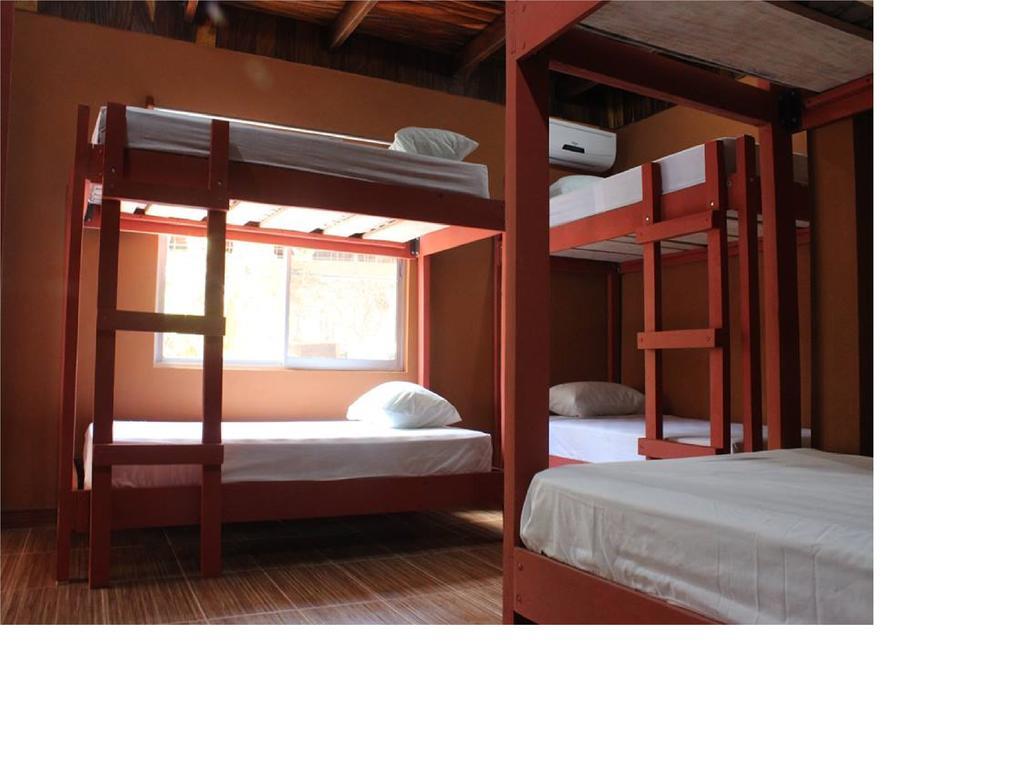 Hostel Coral Reef Surf And Camp