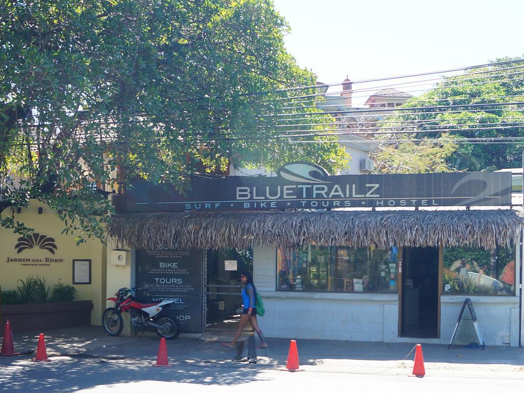 Hostel Blue Trailz & Surf Camp *