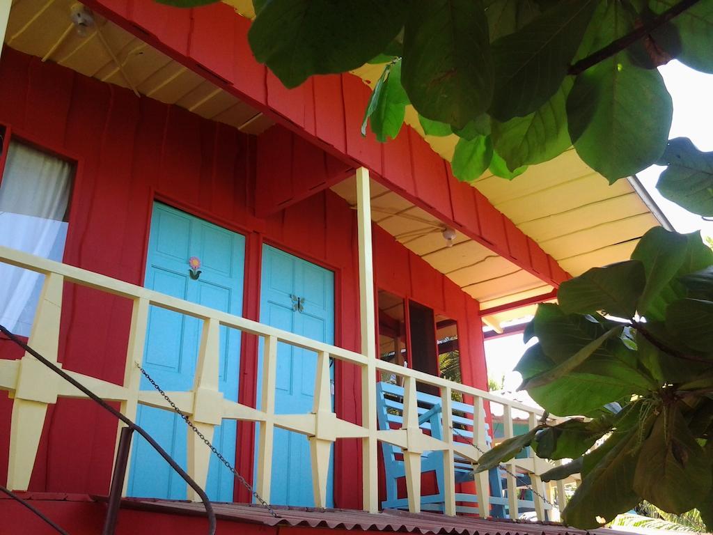 La Ballena Roja And Cafe