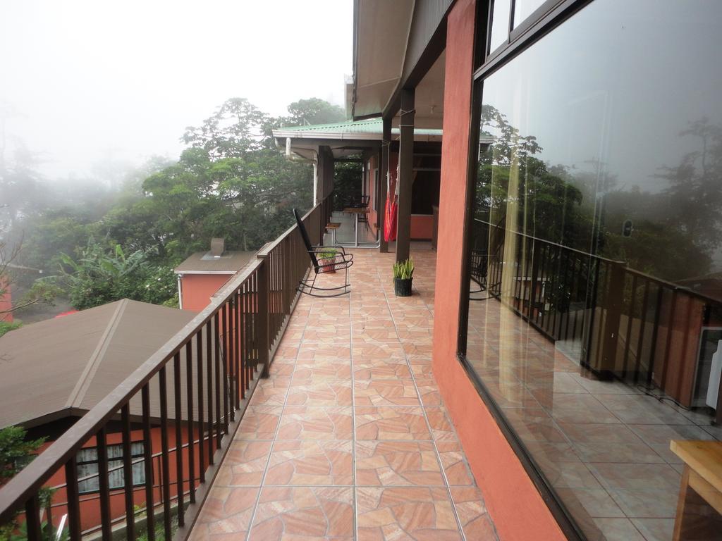 Bed & Breakfast Cabinas Eddy