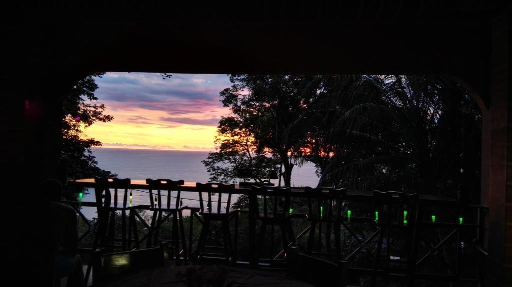 Mango Moon Manuel Antonio
