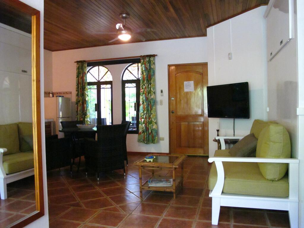 Casa Amarilla