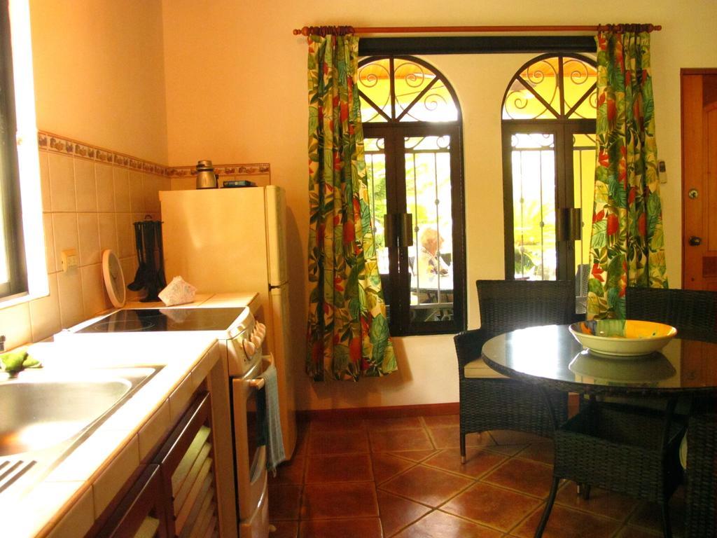 Casa Amarilla