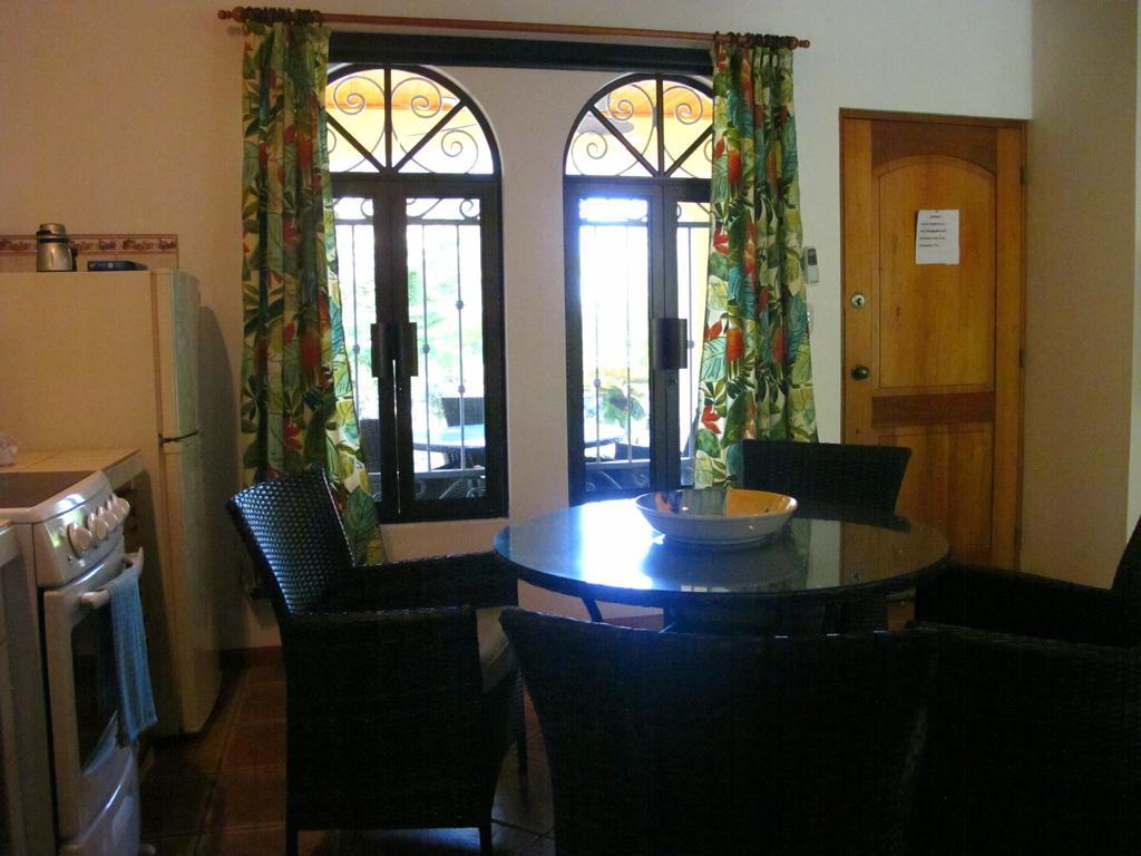 Casa Amarilla Esterillos
