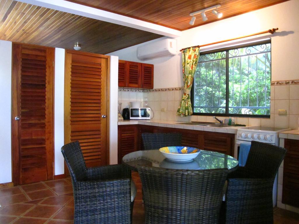 Casa Amarilla