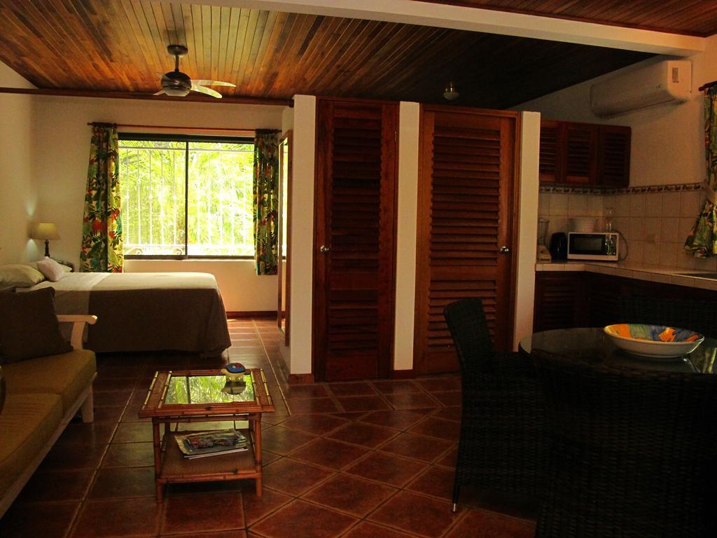 Casa Amarilla