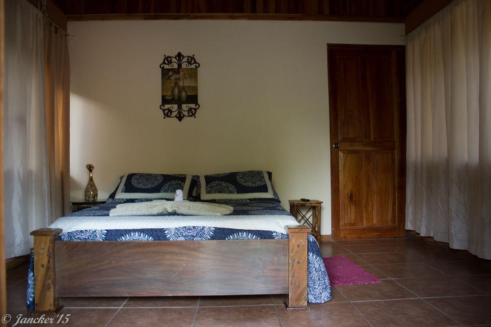 Lodge Kalea Yard Puerto Jimenez