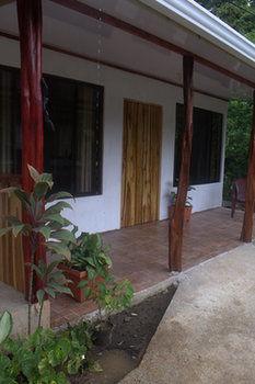 Hotel Cabinas Casa Miriam 2*