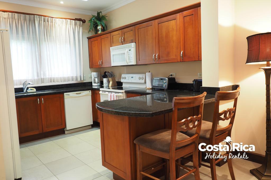 Luxury Terrace, Access - M10